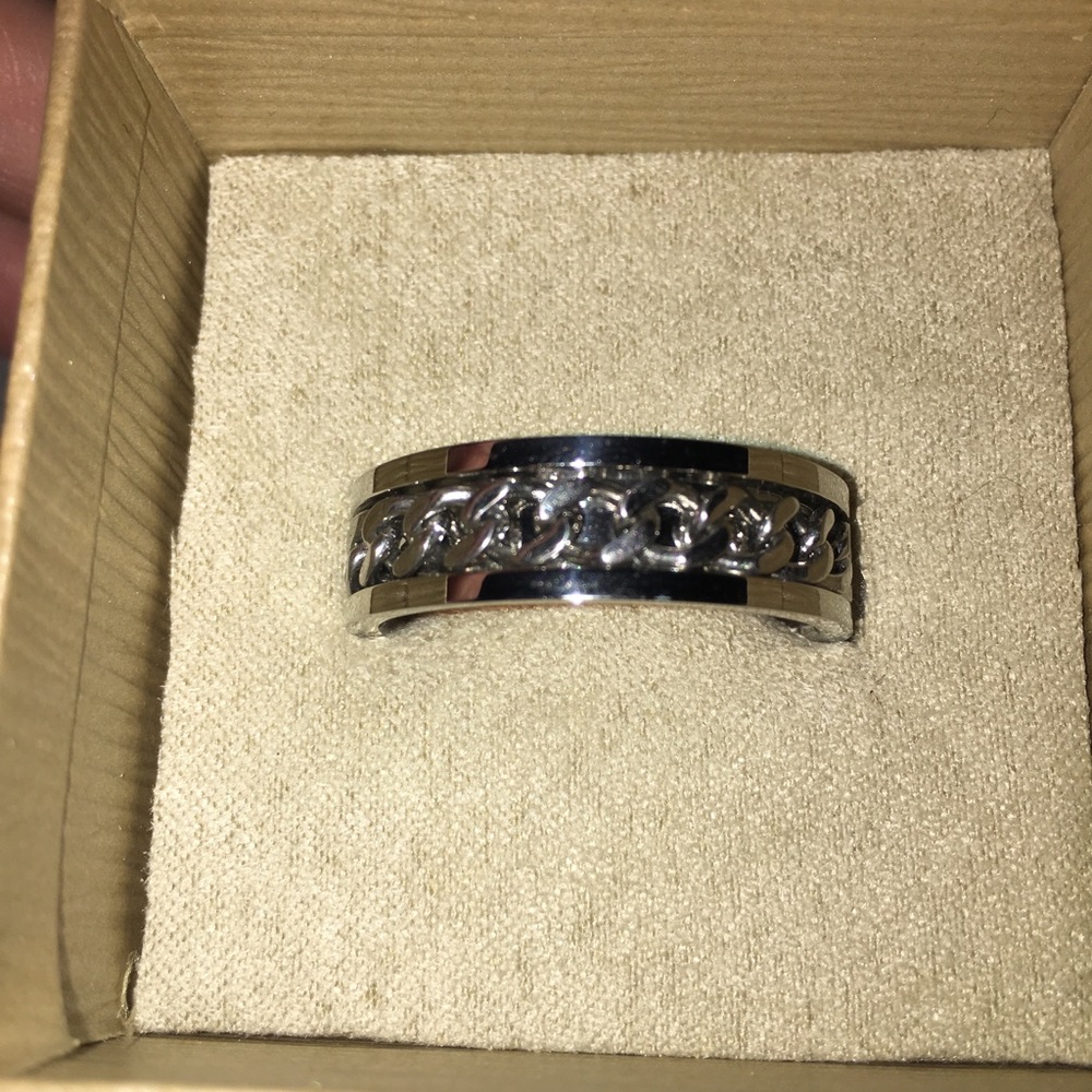 NWT*Mens silver chainlink spinner ring. (1 of 2) - Picture 3 of 8